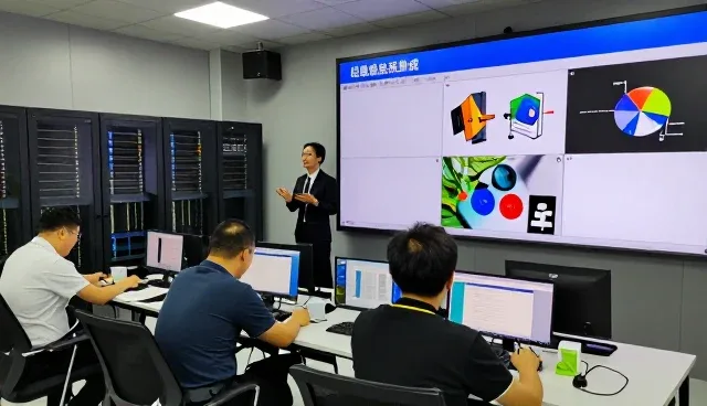 杭州易佳信息科技有限公司提供适合信息系统集成的信息发布屏